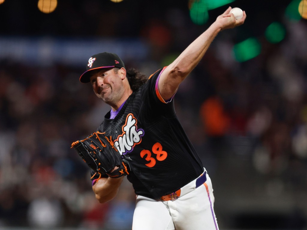 Ray delivers 6 2/3 shutout innings as SF Giants snap four-game losing streak