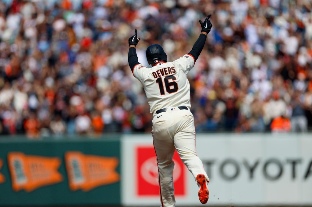 SF Giants have signs of life after beating Phillies to steady their season