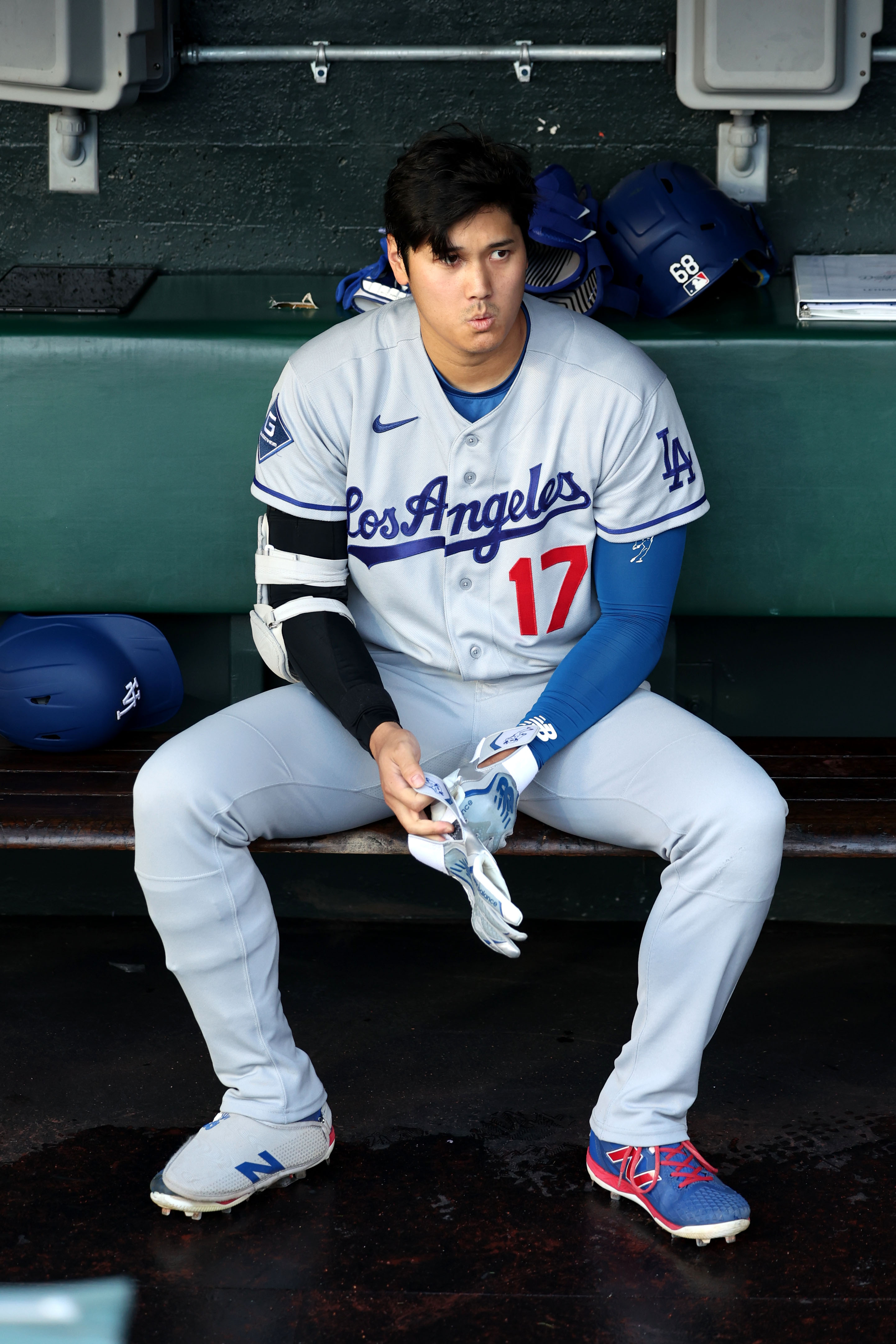 Los Angeles Dodgers’ Shohei Ohtani (17) gets ready for an...