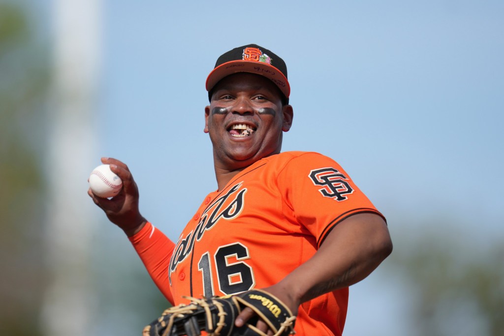 SF Giants' Rafael Devers makes debut at first base against Mets