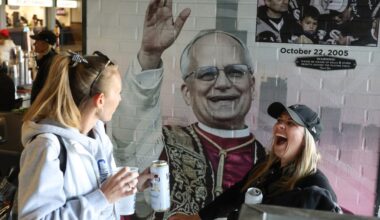 Chicago White Sox giving away pope-themed hats