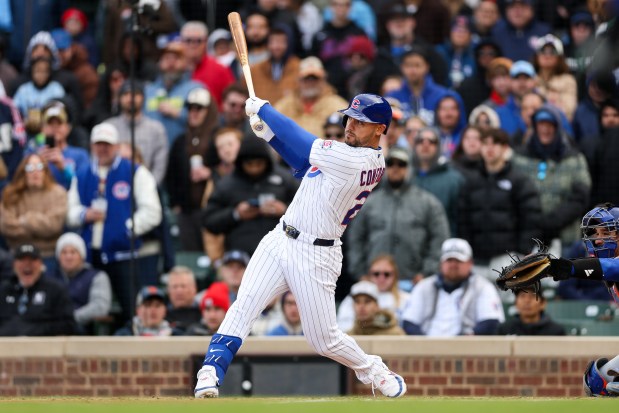 Cubs left fielder Michael Conforto (20) hits a RBI double during the ninth inning against the Mets at Wrigley Field April 19, 2026, in Chicago. (Armando L. Sanchez/Chicago Tribune)