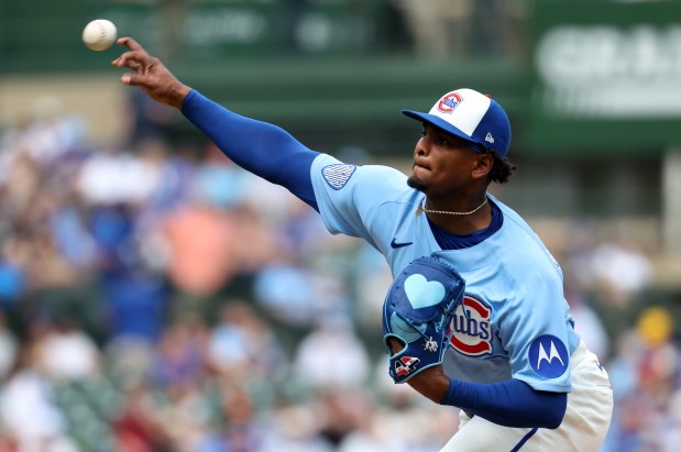 Chicago Cubs starting pitcher Edward Cabrera (30) delivers to the New York Mets in the first inning of a game at Wrigley Field in Chicago on April 17, 2026. (Chris Sweda/Chicago Tribune)