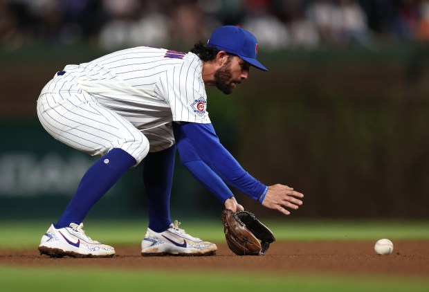 Chicago Cubs shortstop Dansby Swanson (7) fields a ground ball in the fifth inning of a game against the Philadelphia Phillies at Wrigley Field in Chicago on April 21, 2026. (Chris Sweda/Chicago Tribune)