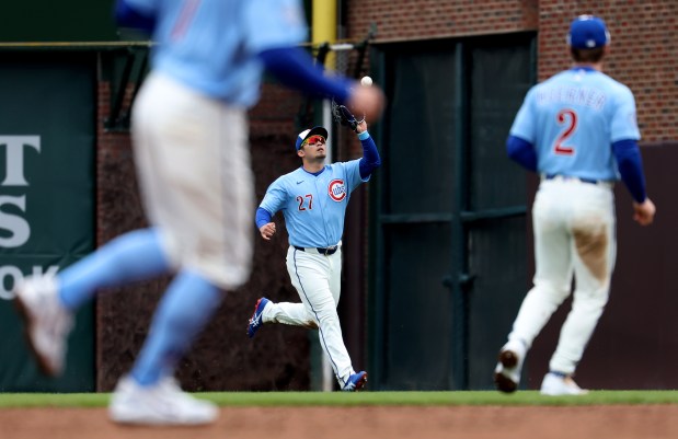 Chicago Cubs right fielder Seiya Suzuki catches a fly ball in the third inning of a game against the Pittsburgh Pirates at Wrigley Field in Chicago on April 10, 2026. (Chris Sweda/Chicago Tribune)