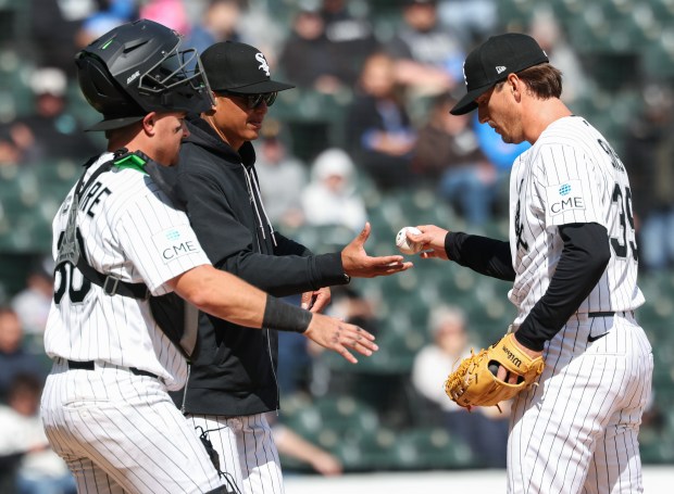 White Sox manager Will Venable, center, takes pitcher Lucas Sims out of the game after Sims loads the bases in the sixth inning against the Orioles at Rate Field on April 8, 2026, in Chicago. (John J. Kim/Chicago Tribune)