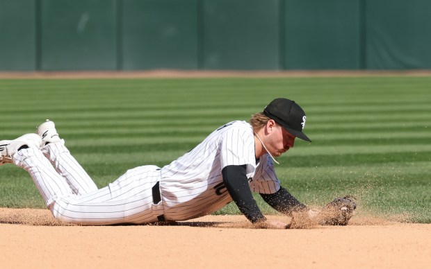 White Sox second baseman Chase Meidroth fields a grounder hit by Orioles first baseman Ryan Mountcastle in the eighth inning at Rate Field on April 8, 2026, in Chicago. (John J. Kim/Chicago Tribune)