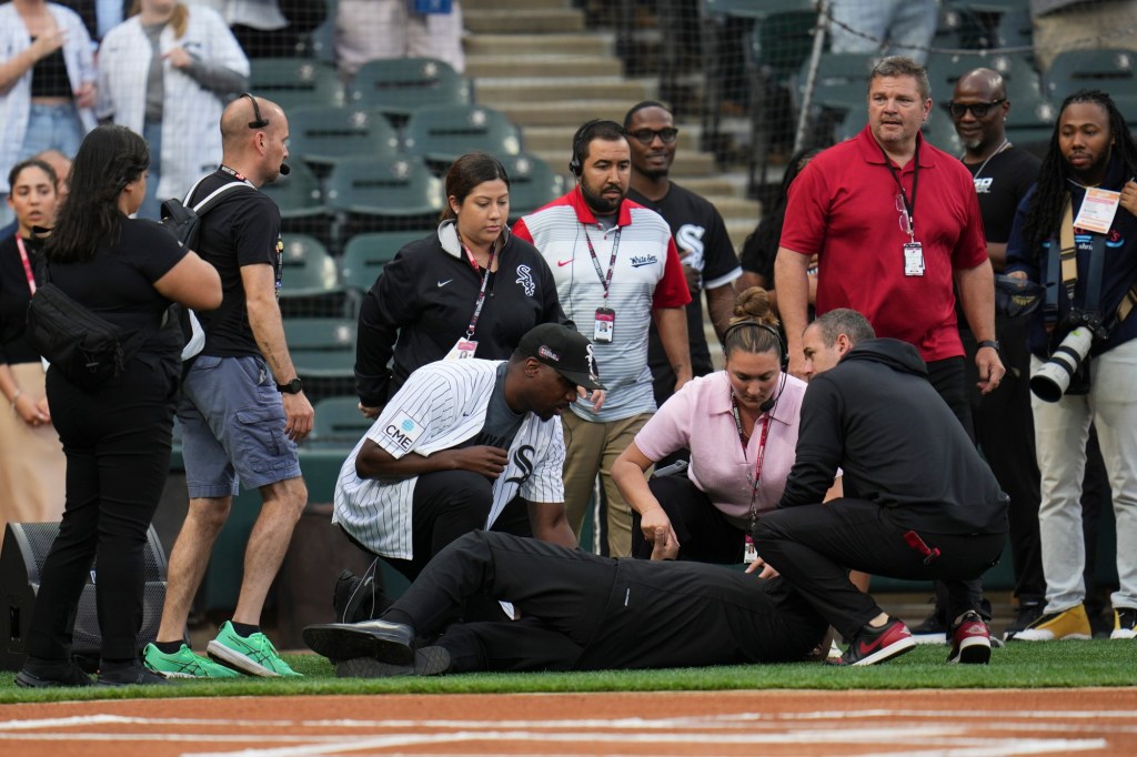 Chicago White Sox: Anthem singer hospitalized after collapsing