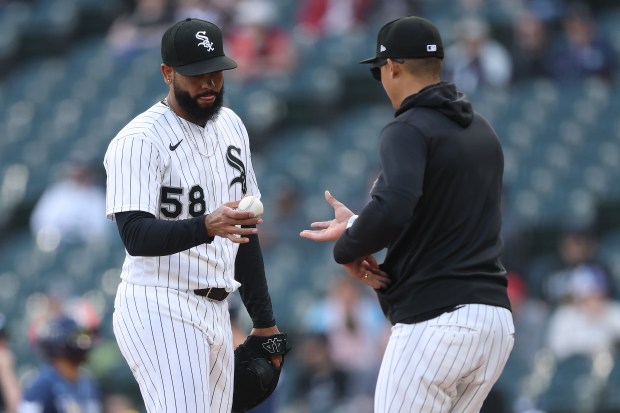 White Sox closer Seranthony Domínguez hands the ball to manager Will Venable as he is pulled from the game in the ninth inning on April 16, 2026, at Rate Field. (Michael Reaves/Getty)