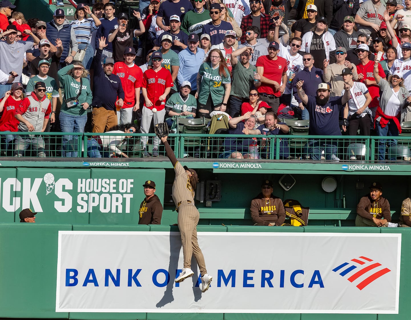 Marcelo Mayer home run eludes San Diego's Tatis Jr.