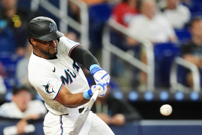 Sloppy defense in 4th and 10th innings costs Marlins in 7-5 loss