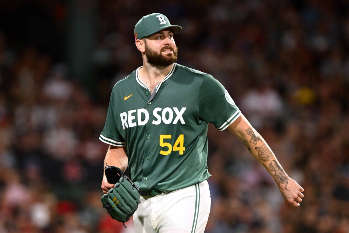 Cubs, Padres among teams interested in free agent Lucas Giolito: Sources