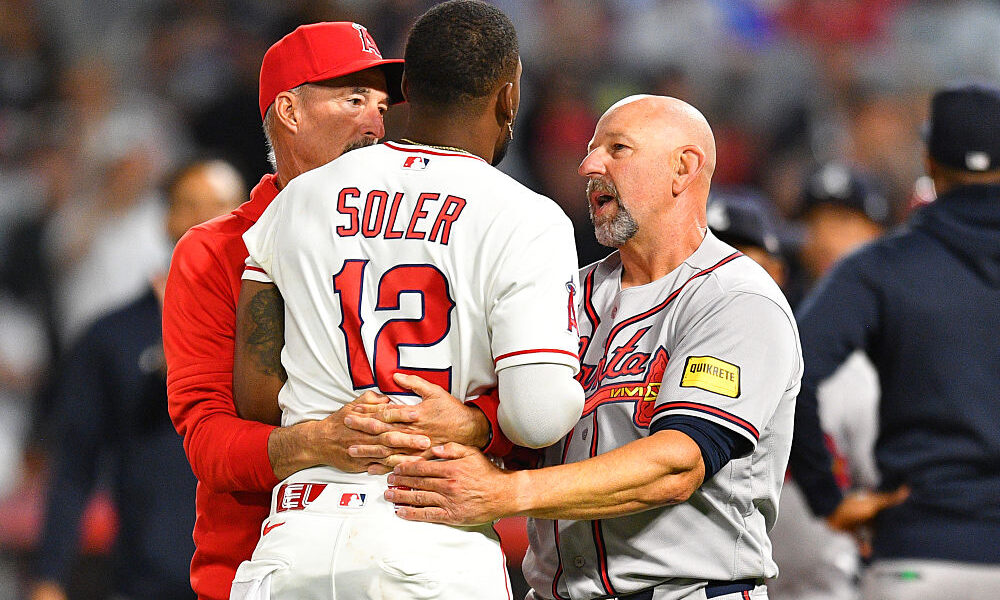 Former Rockies SS and manager Walt Weiss made a tackle in a baseball brawl – Denver Sports