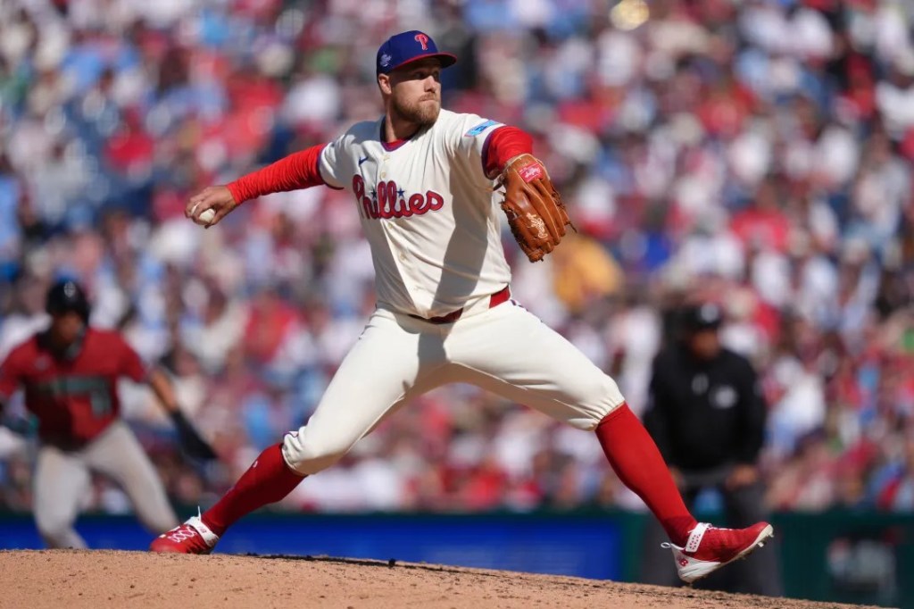 Phillies reliever Jonathan Bowlan goes on IL
