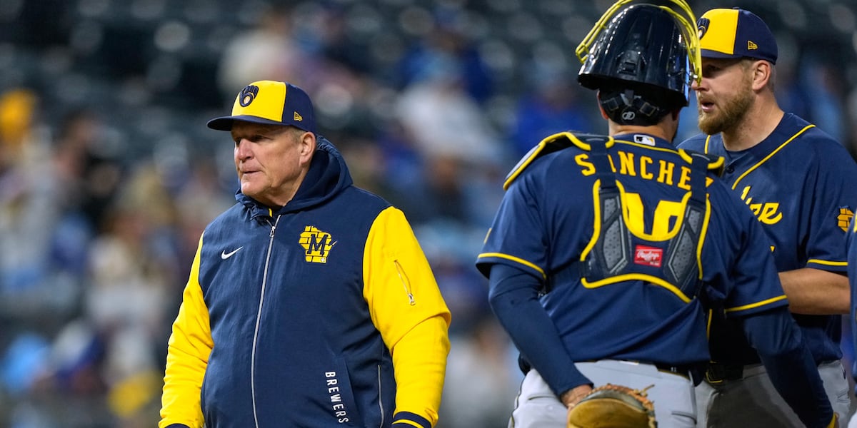 Perez’s homer highlights 6-run 6th inning as Royals top Brewers 8-2 for doubleheader split