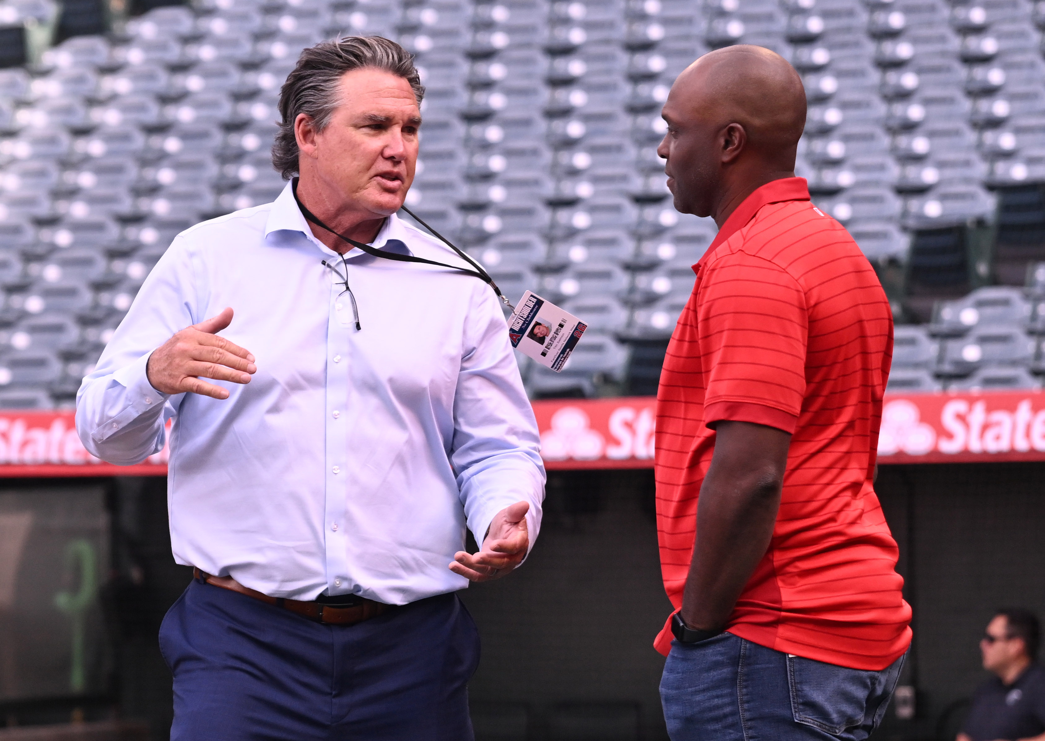 Former Angels players Tim Salmon, left, and Tori Hunter chat...