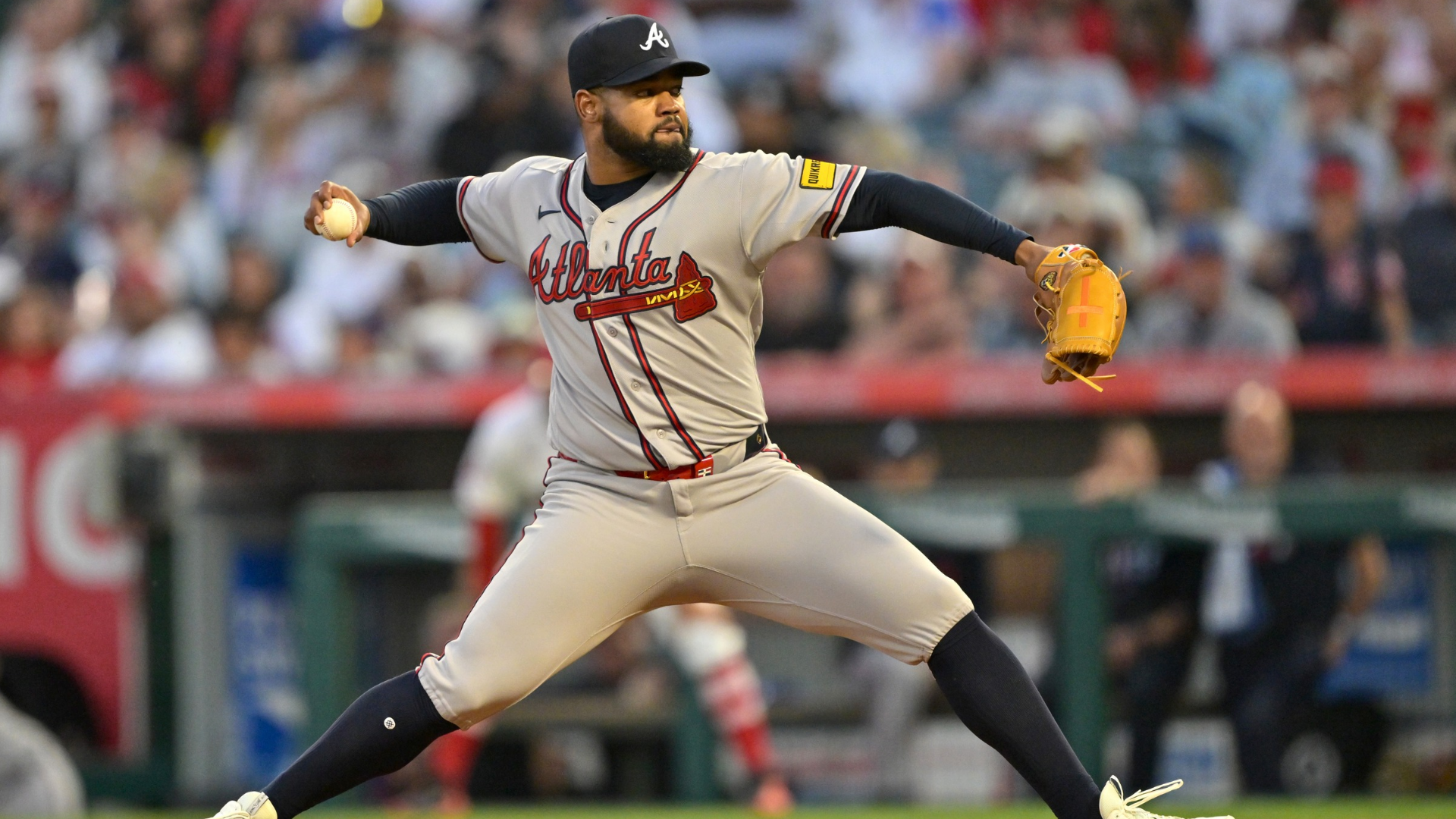Reynaldo López #40 of the Atlanta Braves delivers to the plate in the second inning against the Los Angeles Angels at Angel Stadium of Anaheim on April 7, 2026 in Anaheim, California. (Photo by Jayne Kamin-Oncea/Getty Images)