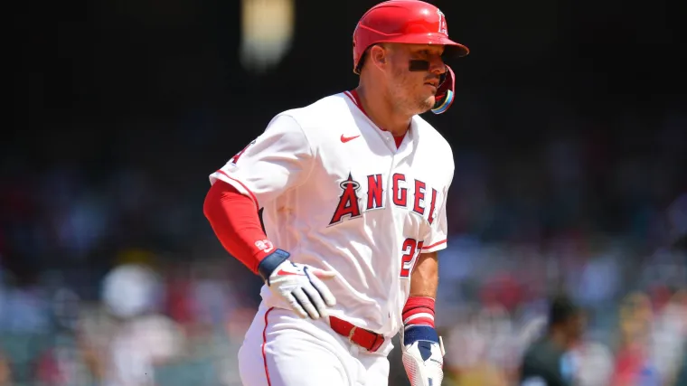 Mike Trout injury update: Angels outfielder leaves game vs. Mariners after HBP image