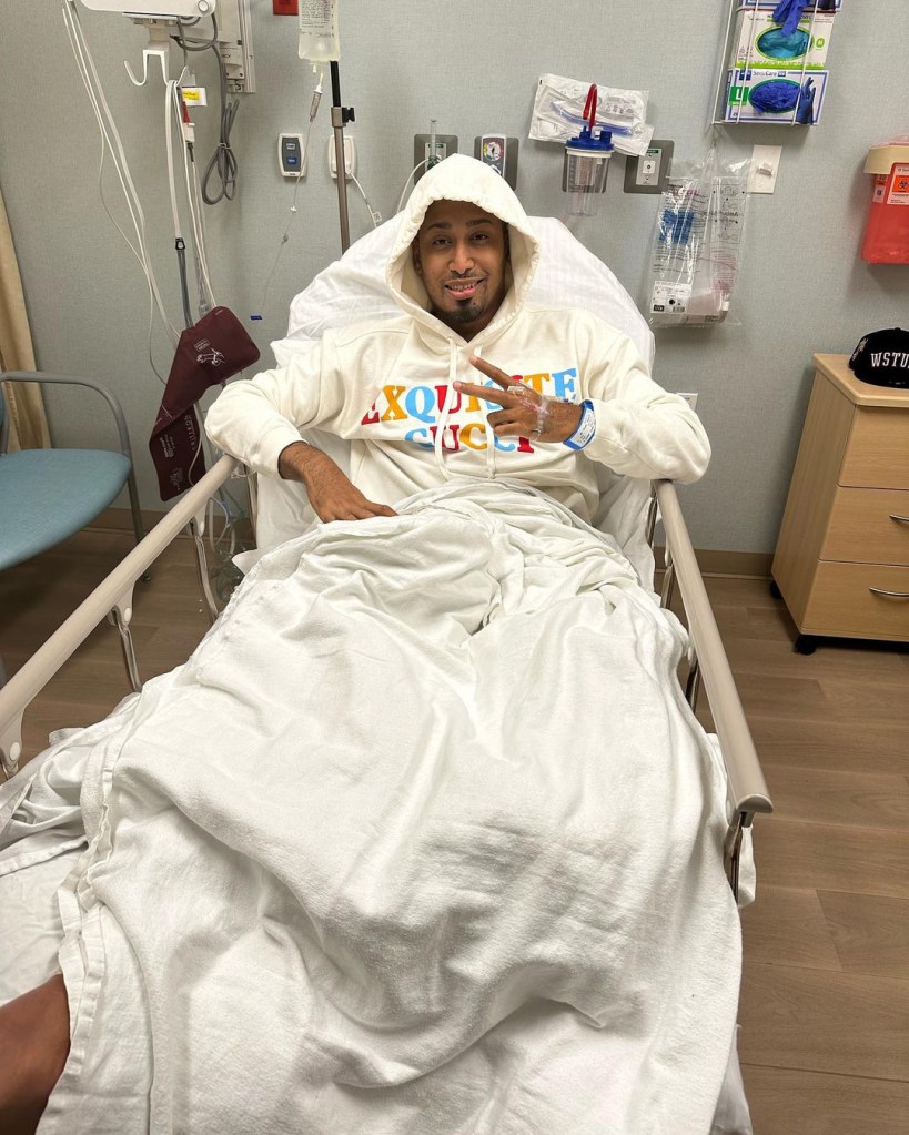 Mets closer Edwin Diaz in his hospital bed after surgery, giving a peace sign.
