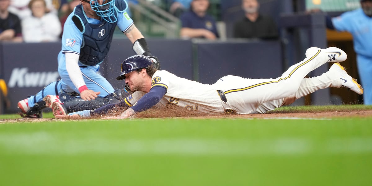 Brewers use small ball to beat Blue Jays in rubber match