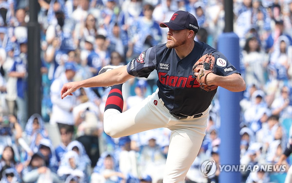 Lotte Giants starter Jeremy Beasley pitches against the Samsung Lions during the clubs' Korea Baseball Organization regular-season game at Daegu Samsung Lions Park in the southeastern city of Daegu on March 29, 2026. (Yonhap)