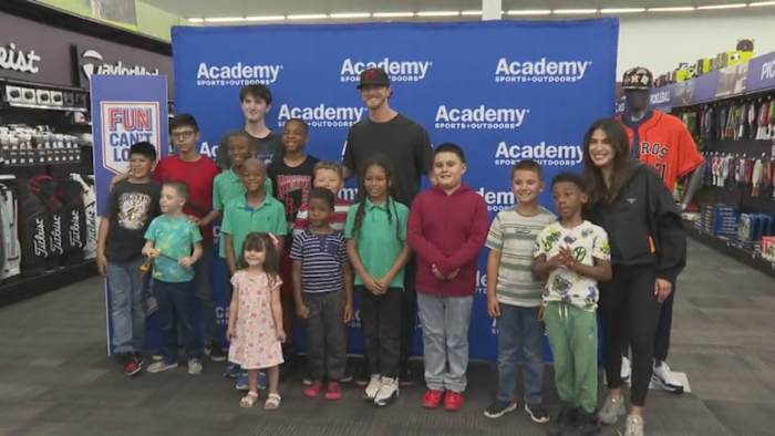 Josh Hader held a shopping spree with kids from BEAR Houston at Academy
