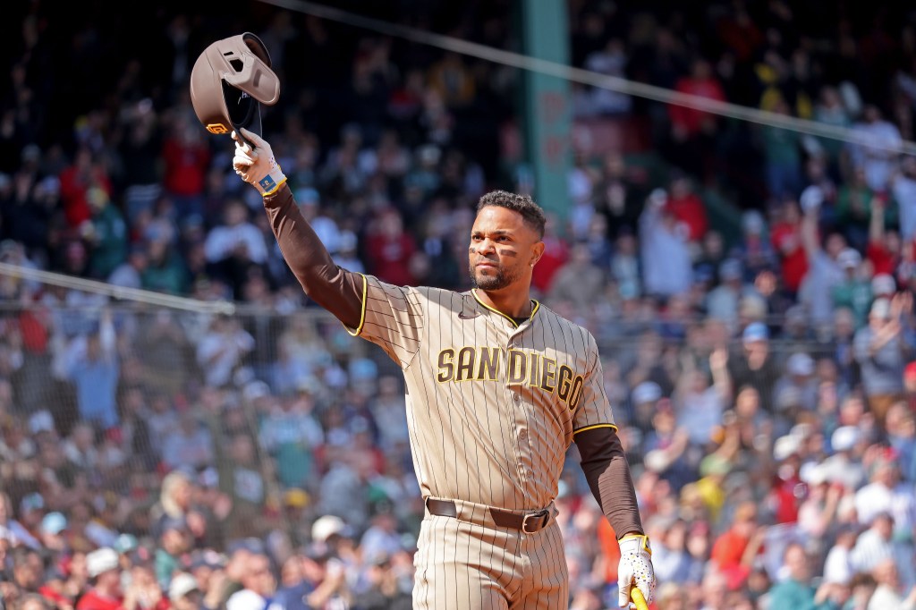 Alex Cora praises fans’ ‘tremendous’ welcome for ex-Red Sox star