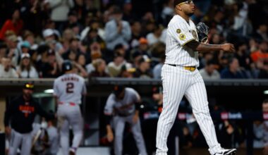 Two big innings by Giants, poor all-around play doom Padres