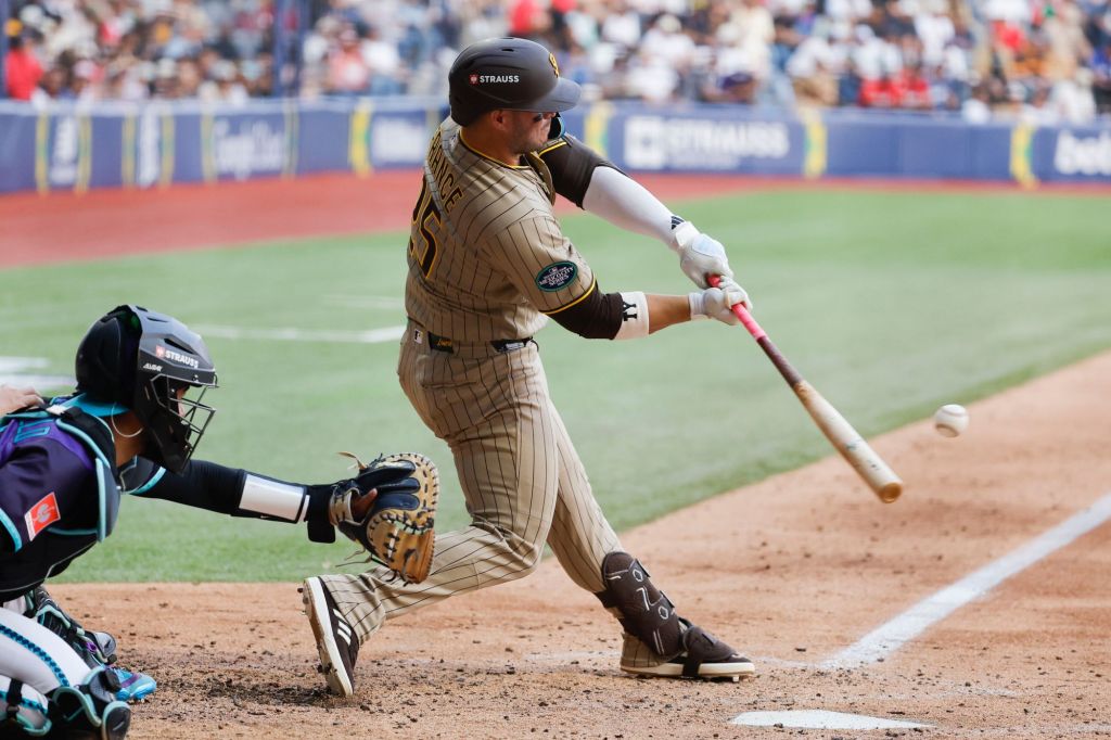 Padres rally late, open Mexico City Series with win over Diamondbacks