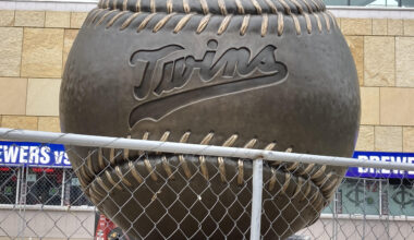 Reds Defeat Twins In 10