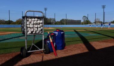 Blue Jays sign pitching prospect Tomoya Kinjo to minor league deal