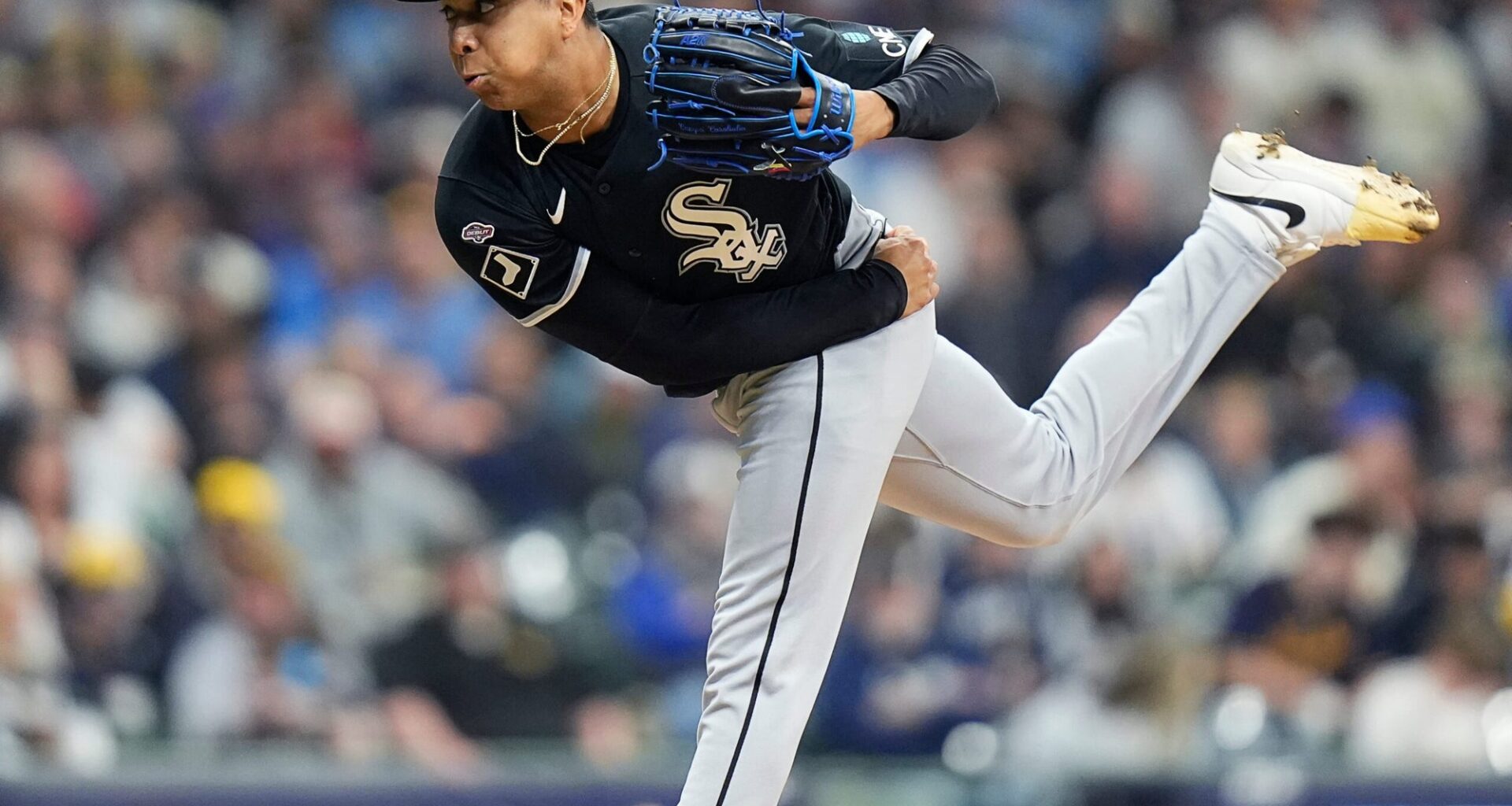 Red Sox reacquire Rule 5 right-handed pitcher from White Sox - 98.5 The Sports Hub