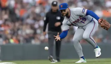 Mets predicted to gut punch cross-town rivals by signing $90 million three-time All-Star, four-time Gold Glove to become utility man behind Bo Bichette, Jorge Polanco image