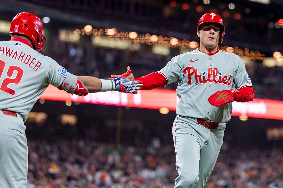 J.T. Realmuto departs Tuesday evening's Phillies-Giants game with bruised right foot - On Pattison
