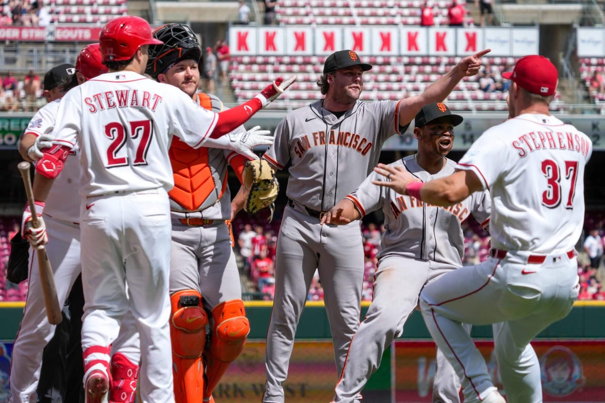 San Francisco Giants need to show some fire and they did in emotion-filled win over the Reds