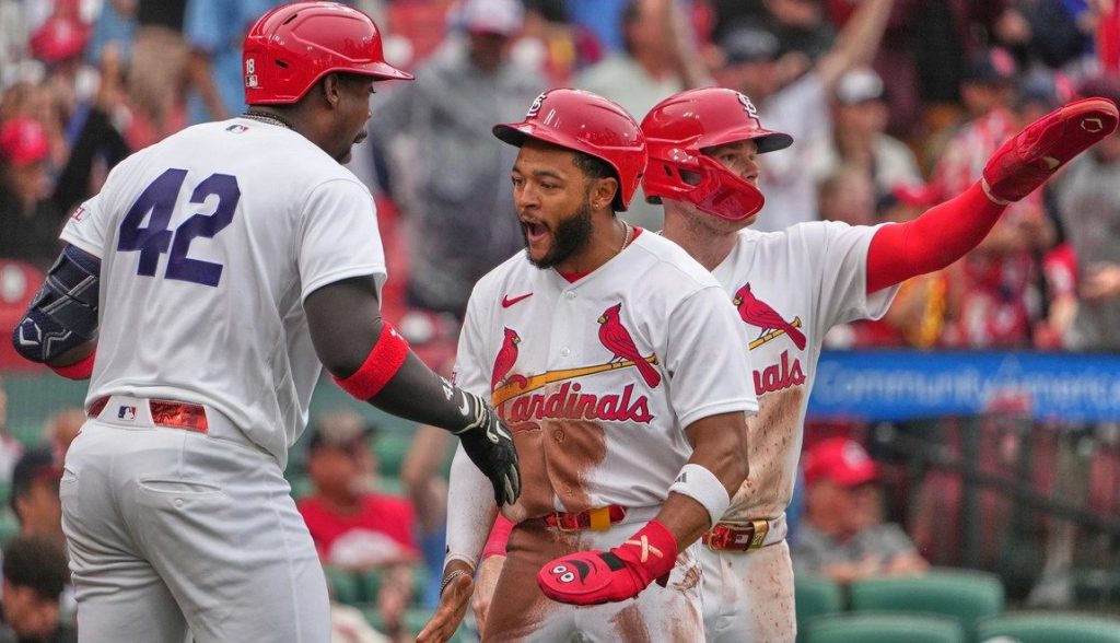 Winn's bases-clearing double lifts Cardinals past Astros in 10 innings