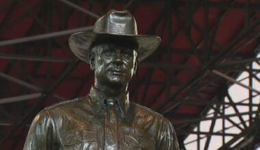 Controversial statue draws scrutiny at Globe Life Field