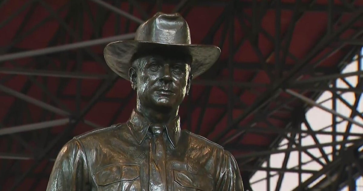 Controversial statue draws scrutiny at Globe Life Field