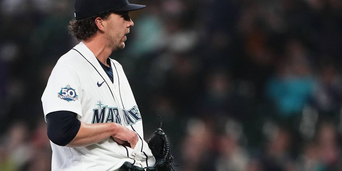 Line drive gets lodged in Mariners pitcher Logan Gilbert's jersey