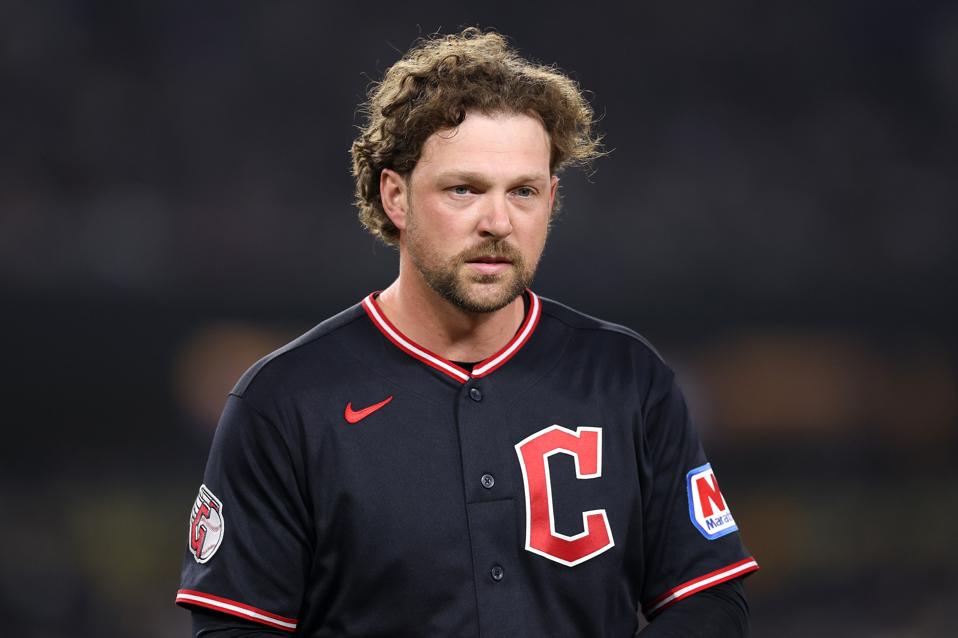 Rhys Hoskins Responds To Phillies Challenge After Bryce Harper Reunion Report