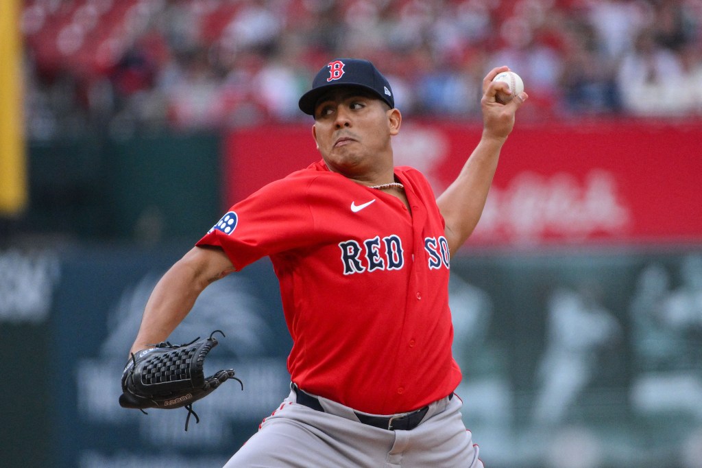 Boston Red Sox pitcher Ranger Suarez (55) pitching against the St. Louis Cardinals.