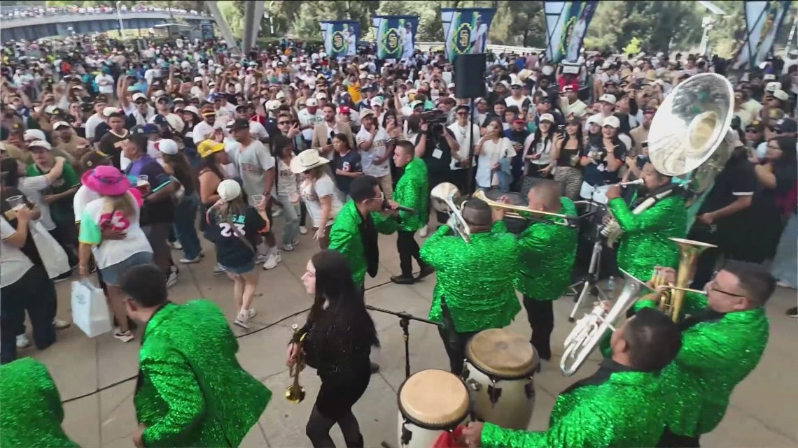 Padres fans flock to Mexico City to watch win against Diamondbacks