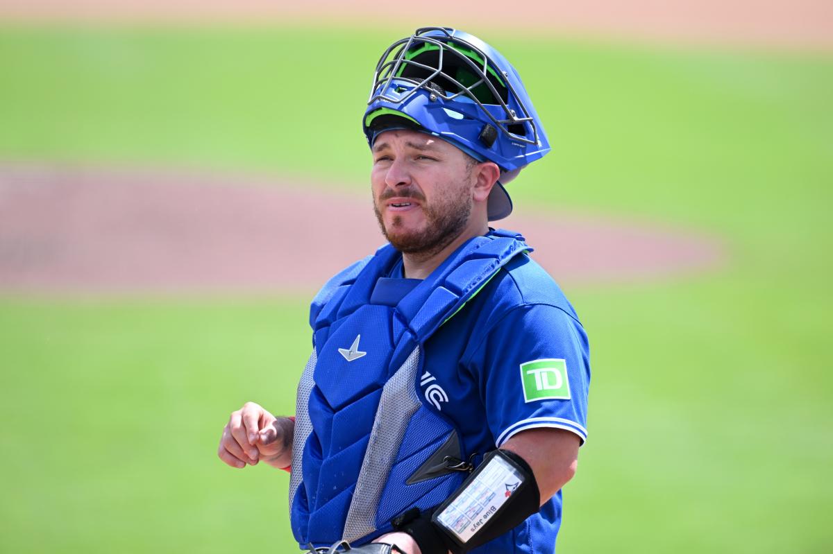 Blue Jays' Alejandro Kirk out with thumb fracture as injuries pile up