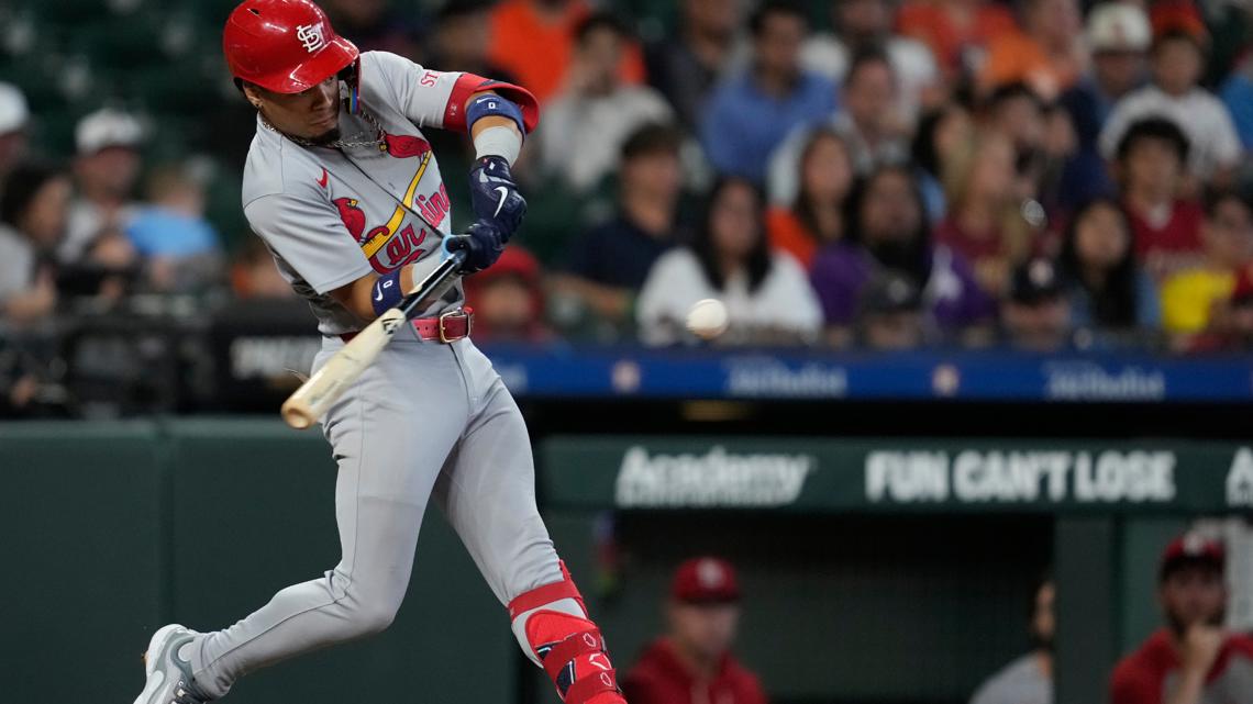 Winn powers Cardinals past Astros for fifth straight win
