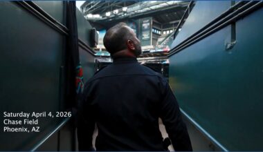 Chandler police officer performs national anthem at Diamondbacks game