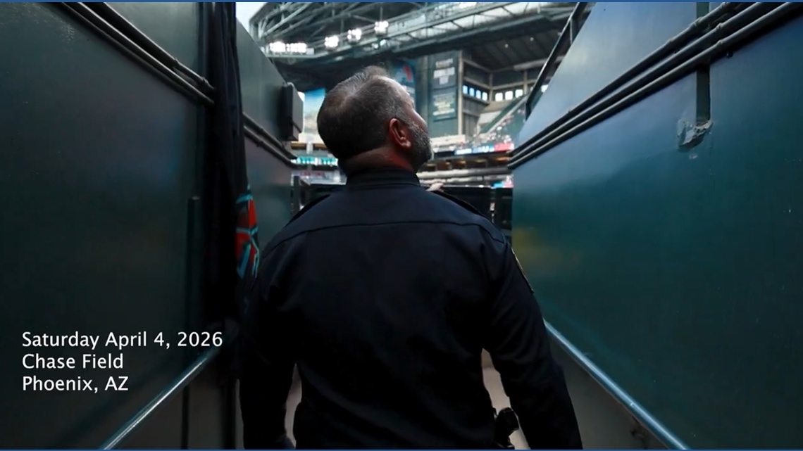 Chandler police officer performs national anthem at Diamondbacks game