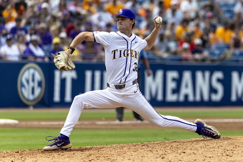 LSU Tigers pitcher Kade Anderson (32) pitches against the South Carolina Gamecocks during the SEC Baseball Tournament at Hoover Metropolitan Stadium.&nbsp; Vasha Hunt-Imagn Images