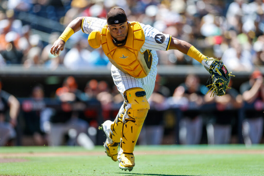 Royals To Select Contract Of Elias Díaz