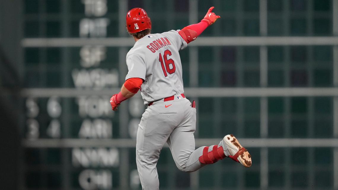 Cardinals erupt late to defeat slumping Astros 9-4
