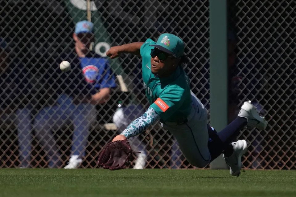 Seattle Mariners shortstop Michael Arroyo (96) dives for the ball against the Chicago Cubs in the third inning at Sloan Park. Rick Scuteri-Imagn Images